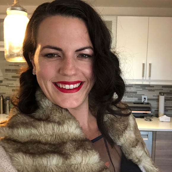 Meet your Posher, Megan - Picture 1 of 1